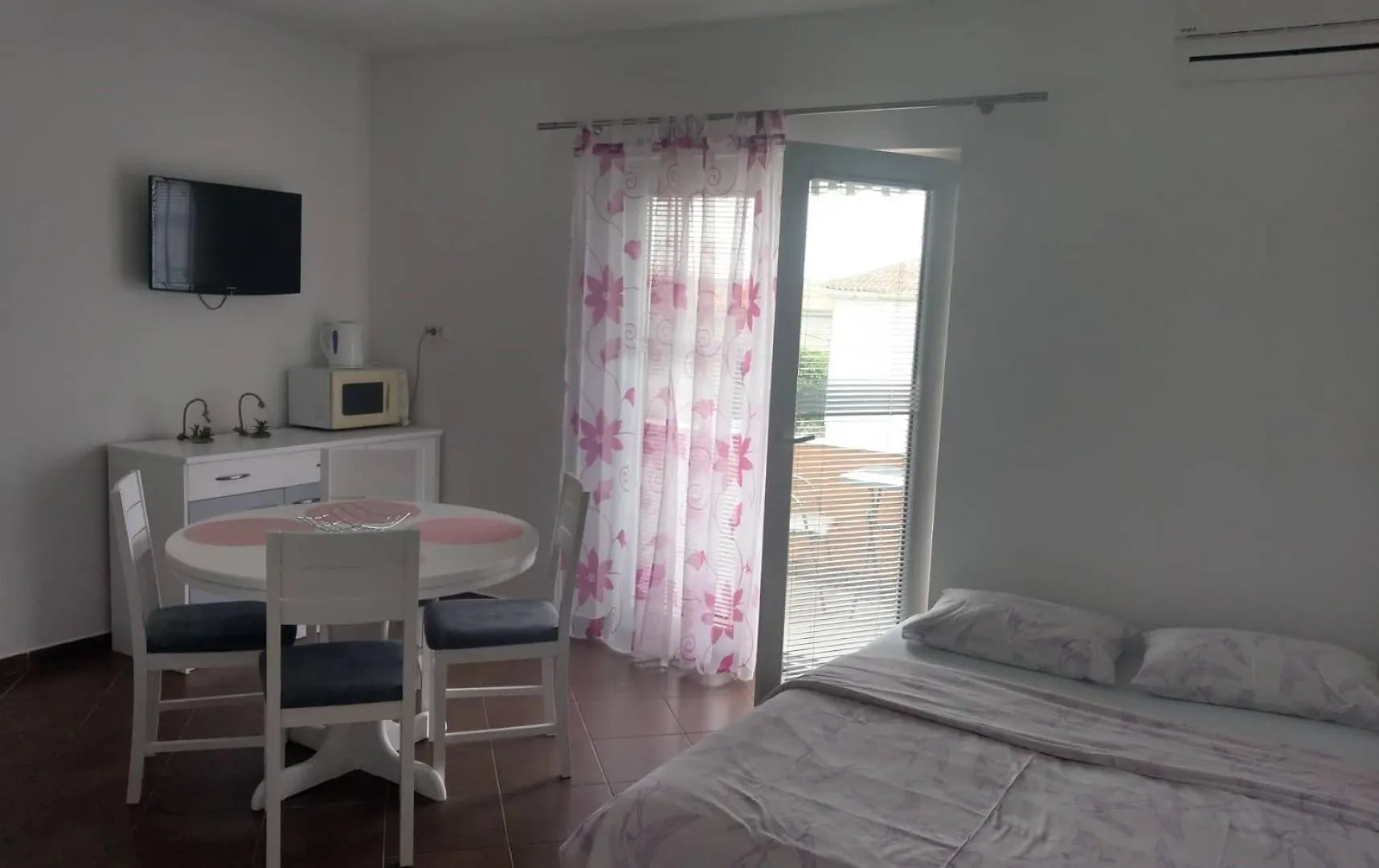Apartments Radojka Rtina 0*,